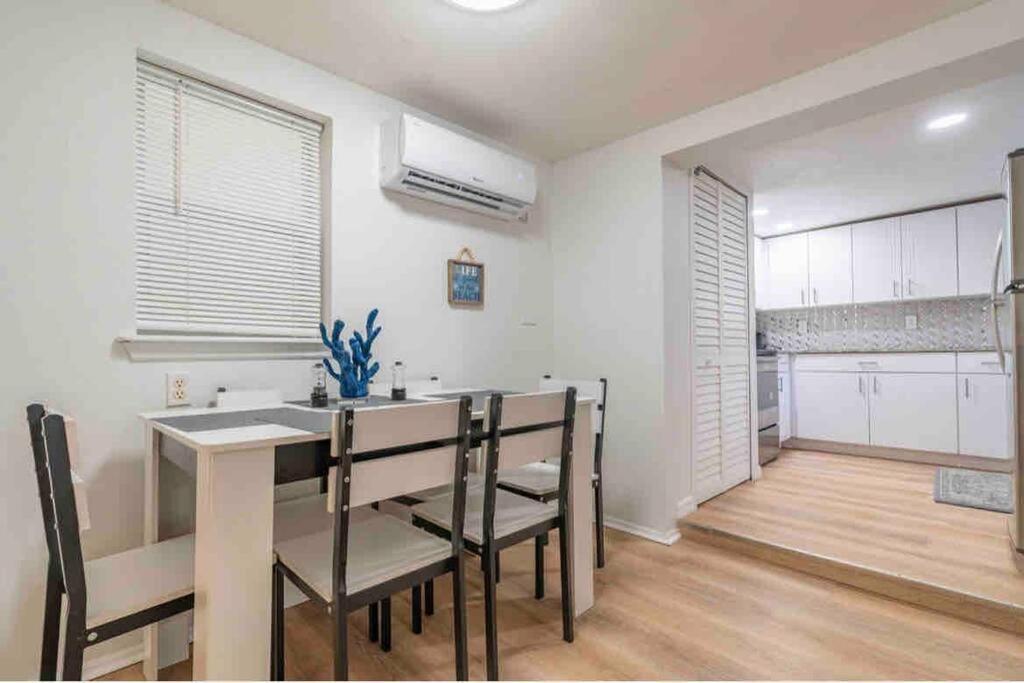 Lovely 2 Bedrooms, Steps Away From The Beach. Bradenton Beach Exterior photo